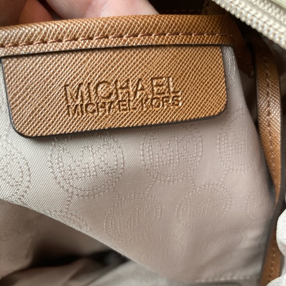 *SOLD* Michael Kors Tote Bag - Picture 2 of 10